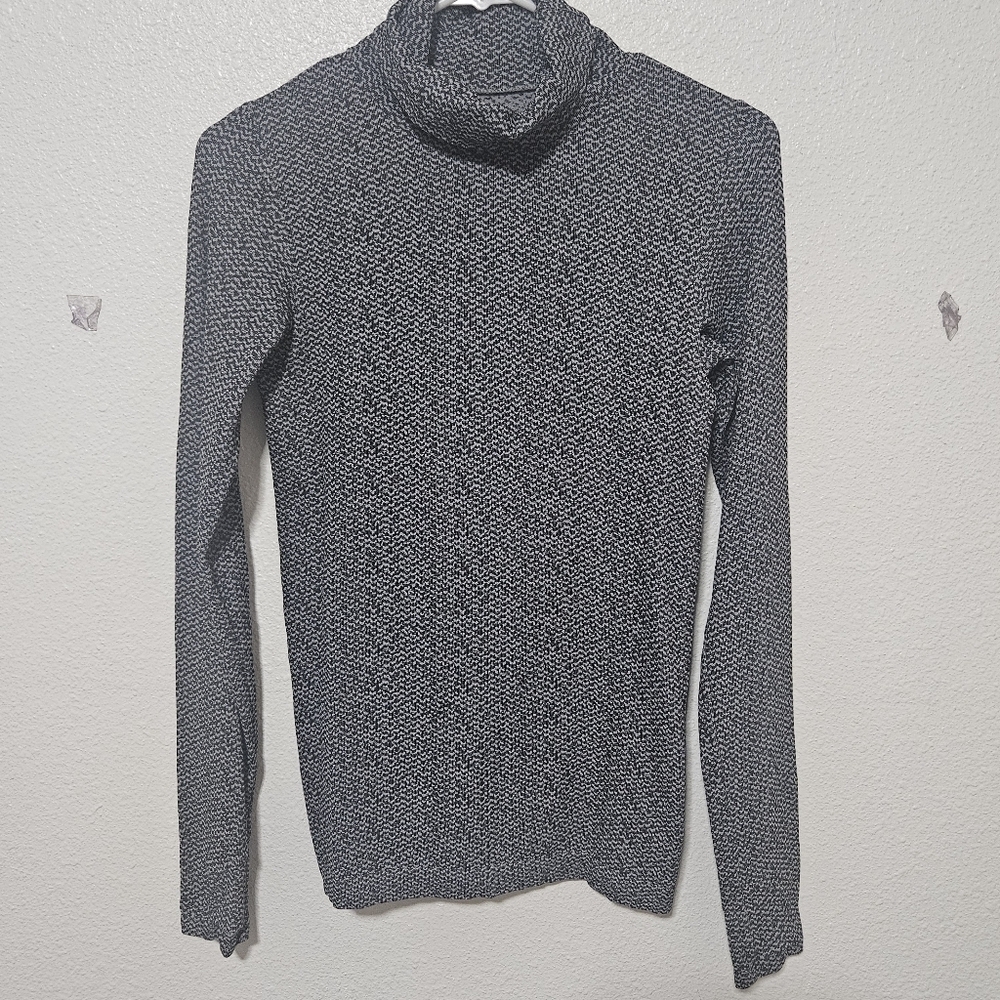 Athleta top with thumb holes size xs